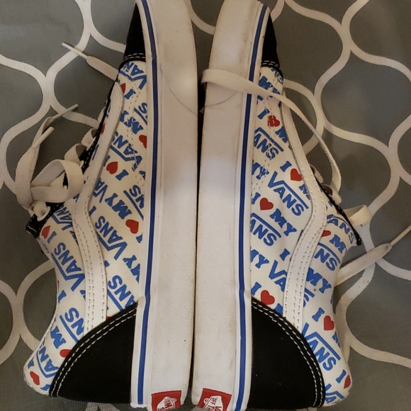 Neutral vans - Picture 3 of 5